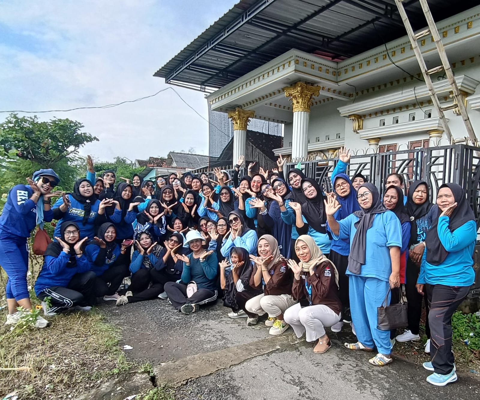 Daily Visit BPR JAS Bersama Komunitas Senam Bunda Cantik Batangan